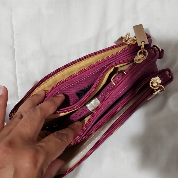 BRAND NEW tri compartmental wristlet/ crossbody - Picture 5 of 7